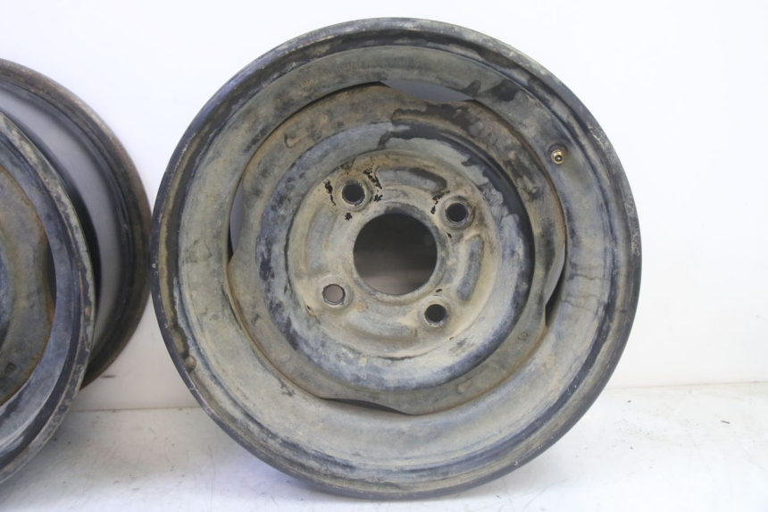 photo de LLANTA TRASERA YAMAHA YFM GRIZZLY 550 (2008 - 2015) - Primer plano técnico