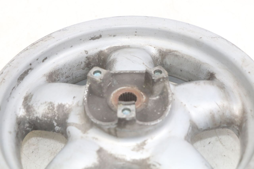 photo de LLANTA TRASERA YAMAHA YP MAJESTY 125 (1998 - 2001) - Primer plano técnico