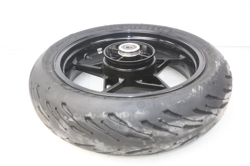 photo de LLANTA TRASERA KAWASAKI Z 650 (2016 - 2019) - Primer plano técnico