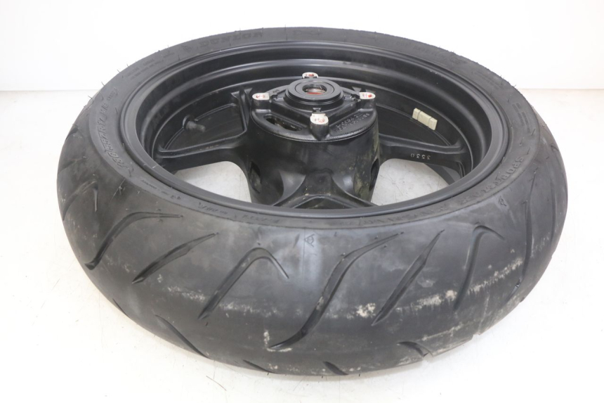 photo de LLANTA TRASERA KAWASAKI Z 750 (2007 - 2013) - Primer plano técnico