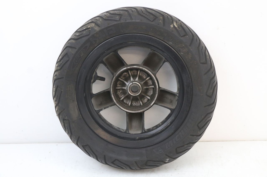 photo de LLANTA TRASERA PIAGGIO ZIP 4T 50 (2018 - 2020) - Primer plano técnico