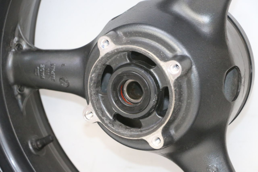 photo de LLANTA TRASERA KAWASAKI ZR 7 750 (1999 - 2004) - Enfoque en la estructura