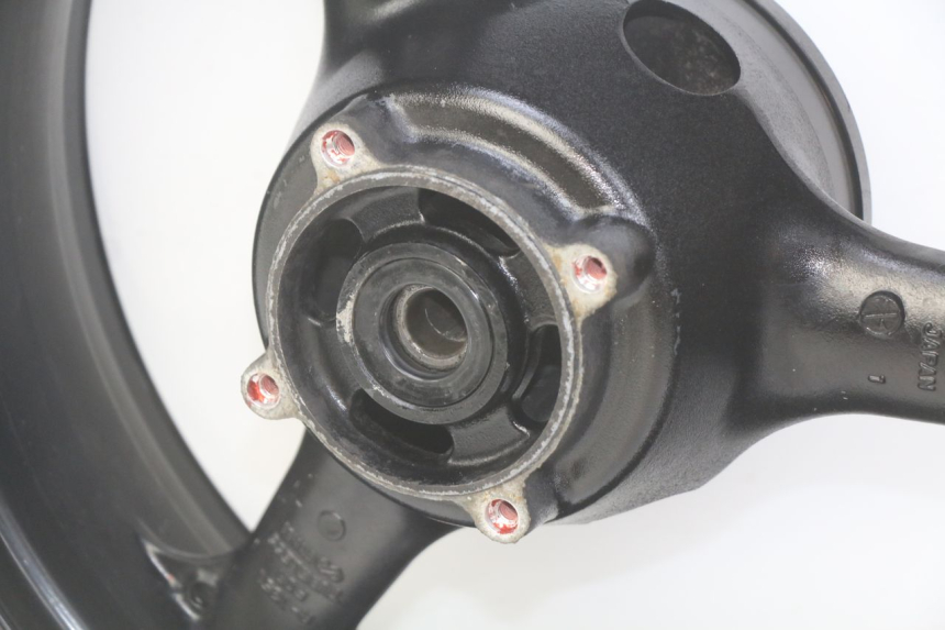 photo de LLANTA TRASERA KAWASAKI ZX-6R ZX6R 600 (1995 - 1997) - Primer plano de alta resolución