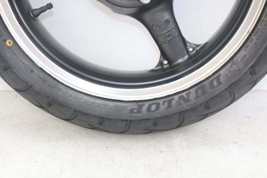 photo de LLANTA TRASERA KAWASAKI ZX-6R ZX6R 600 (1995 - 1997) - Primer plano de alta resolución