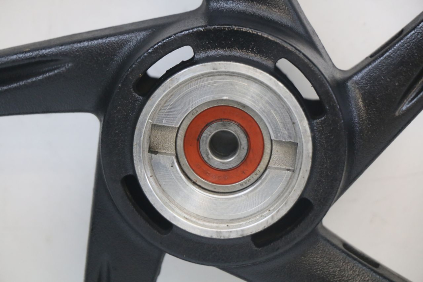 photo de LLANTA DELANTERA  SUZUKI ADDRESS 110 (2015 - 2020) - Primer plano técnico