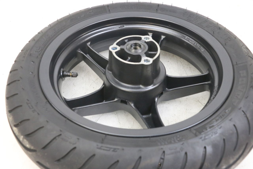 photo de LLANTA DELANTERA YAMAHA AEROX 2T 50 (2013 - 2017) - Primer plano técnico