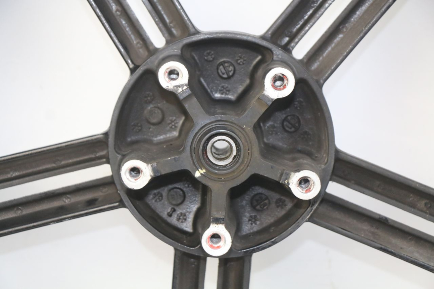 photo de RUEDA DELANTERA KYMCO AGILITY 16+ 4T 50 (2018 - 2023) - Características distintivas