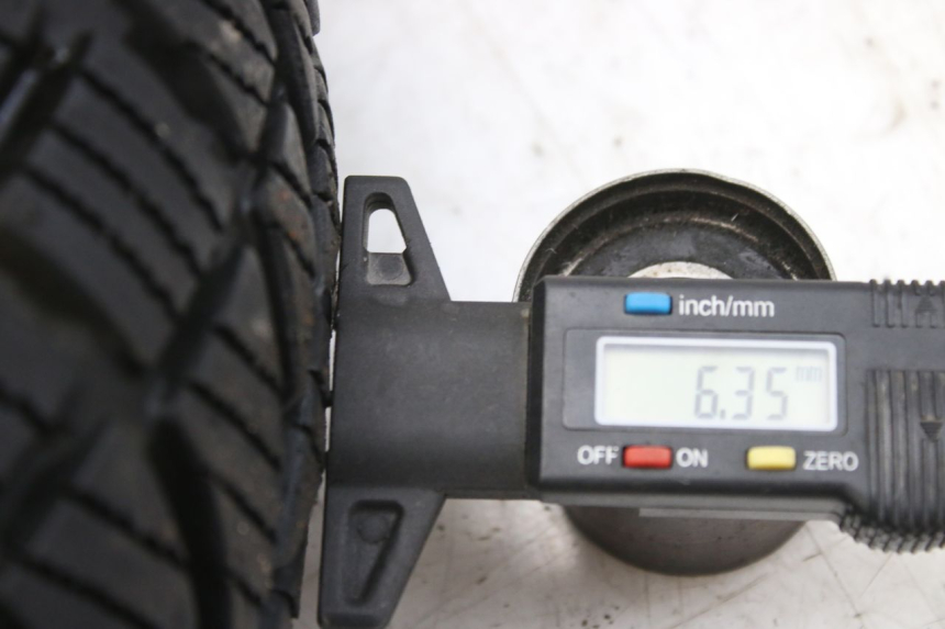 photo de RUEDA DELANTERA KYMCO AGILITY 4T 50 (2005 - 2018) - Primer plano de alta resolución