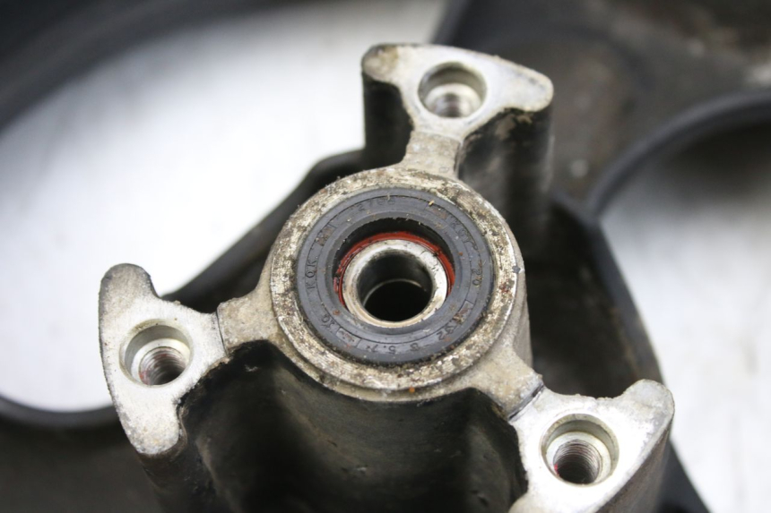 photo de RUEDA DELANTERA KYMCO AGILITY 4T 50 (2005 - 2018) - Detalles de los puntos de fijación