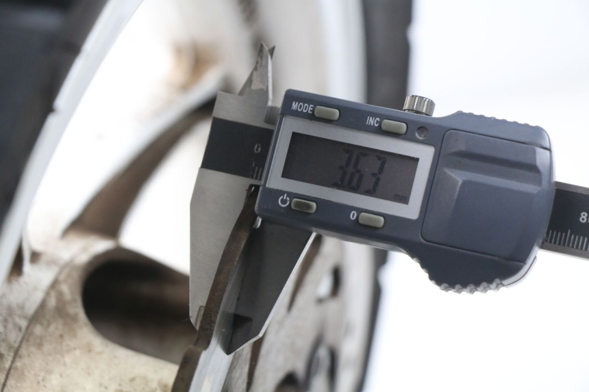 photo de LLANTA DELANTERA KYMCO AGILITY RS 2T 50 (2009 - 2013) - Zoom estado de uso