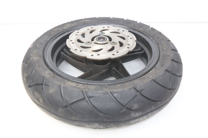 photo de LLANTA DELANTERA KYMCO AGILITY RS 2T 50 (2009 - 2013) - Primer plano técnico