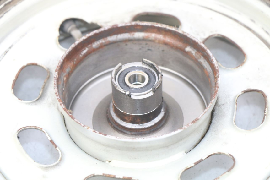 photo de LLANTA DELANTERA TAOTAO BEATBOX 2 50 (2005 - 2017) - Primer plano técnico