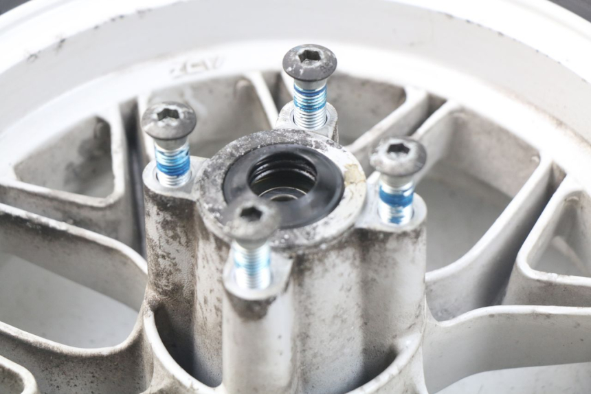 photo de LLANTA DELANTERA MBK BOOSTER SPIRIT 50 (2004 - 2017) - Primer plano técnico