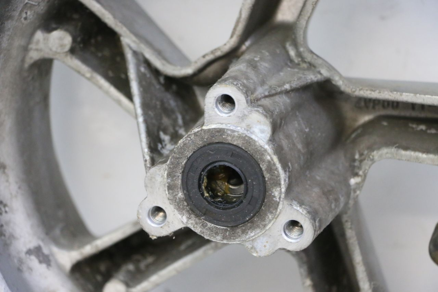 photo de LLANTA DELANTERA  YAMAHA BW'S 100 (1999 - 2002) - Detalles de los puntos de fijación