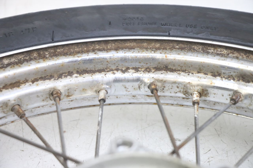 photo de LLANTA DELANTERA HONDA CA REBEL 125 (1995 - 2001) - Primer plano técnico