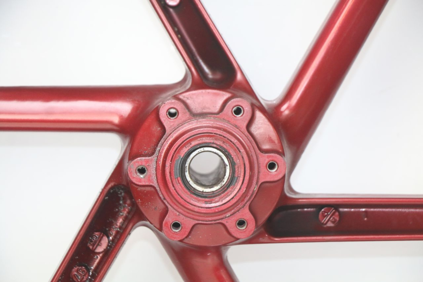 photo de RUEDA DELANTERA HONDA CBR RR FIREBLADE 900 (1992 - 1994) - Primer plano de alta resolución