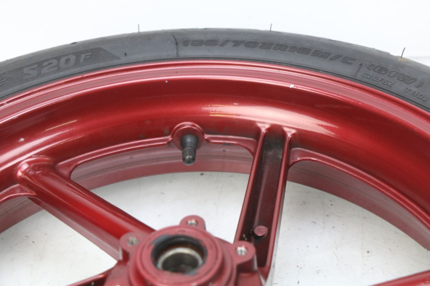 photo de RUEDA DELANTERA HONDA CBR RR FIREBLADE 900 (1992 - 1994) - Primer plano técnico