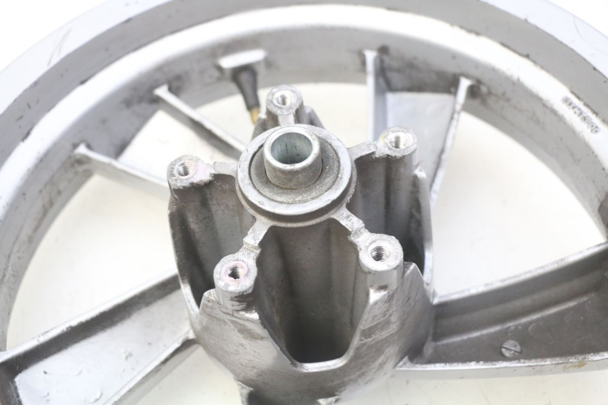 photo de LLANTA DELANTERA PEUGEOT CITYSTAR 125 (2011 - 2017) - Primer plano de alta resolución