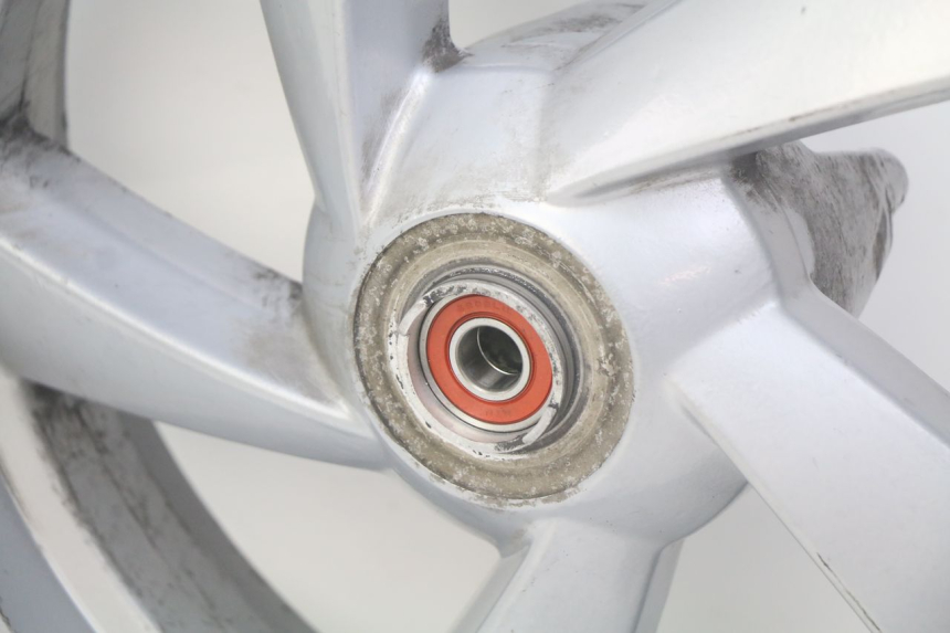 photo de LLANTA DELANTERA PEUGEOT CITYSTAR 125 (2011 - 2017) - Estado de la superficie y material