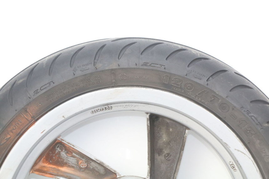 photo de LLANTA DELANTERA PEUGEOT CITYSTAR 50 (2013 - 2017) - Primer plano de alta resolución