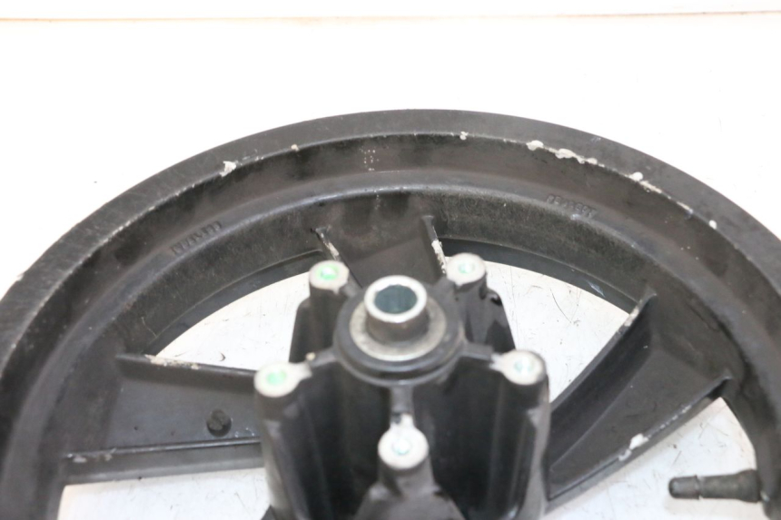 photo de LLANTA DELANTERA PEUGEOT CITYSTAR 50 (2013 - 2017) - Primer plano técnico