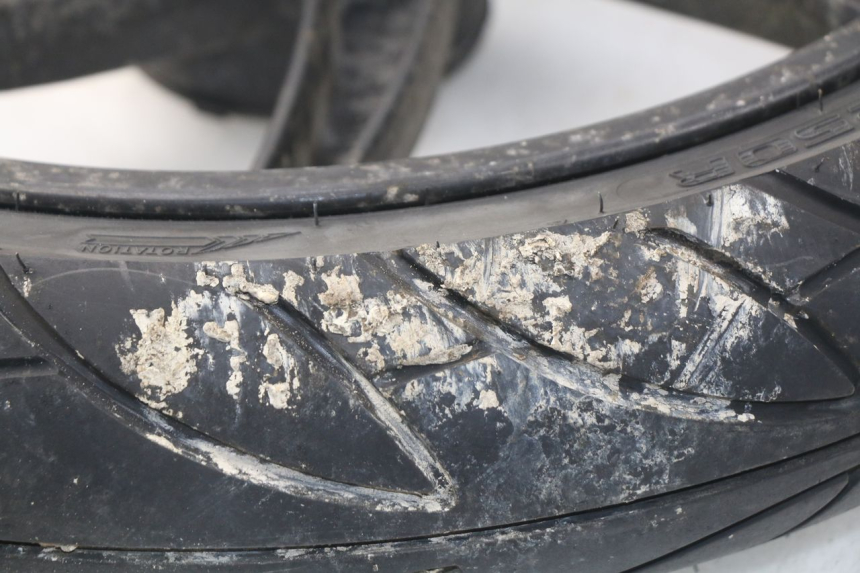 photo de LLANTA DELANTERA  HYOSUNG COMET GTR 125 (2007 - 2014) - Detalles de los puntos de fijación