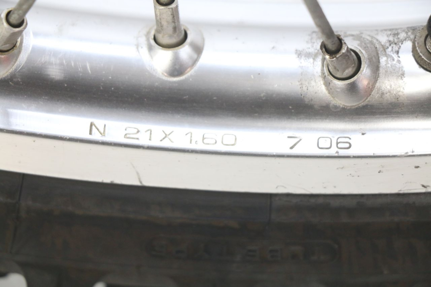 photo de LLANTA DELANTERA HONDA CRF CR-F 450 (2005 - 2008) - Primer plano técnico