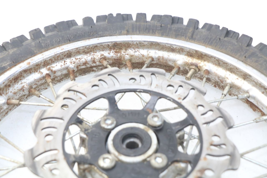 photo de LLANTA DELANTERA LONCIN DIRT BIKE 125 - Primer plano técnico