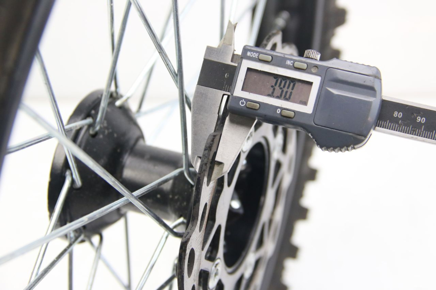 photo de LLANTA DELANTERA CCR DIRT BIKE 125 - Zoom estado de uso