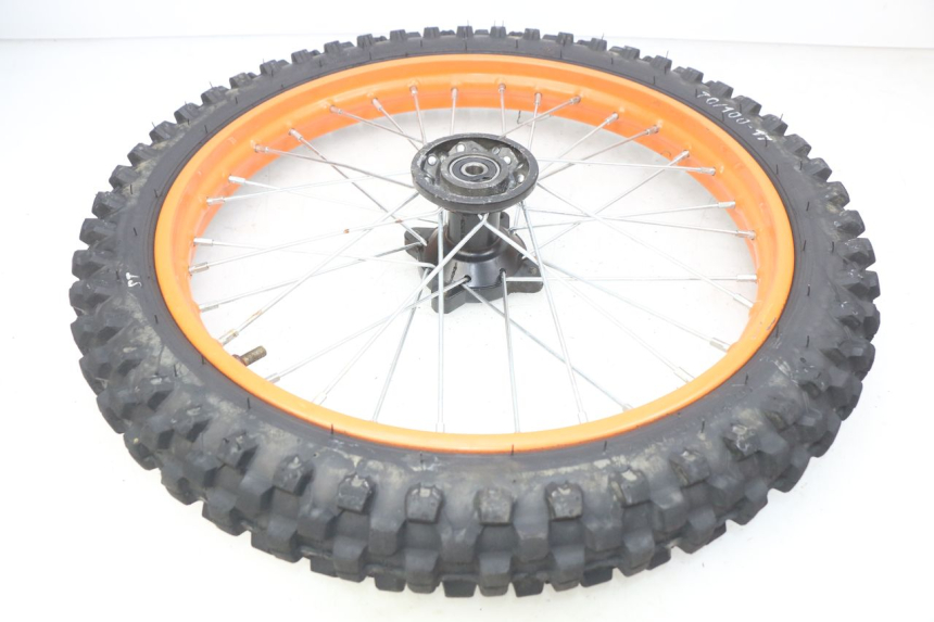 photo de LLANTA DELANTERA CCR DIRT BIKE 110 - Primer plano técnico