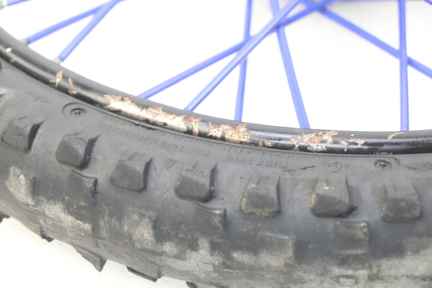 photo de LLANTA DELANTERA XTRM FACTORY DIRTBIKE BSE 150 - Primer plano técnico