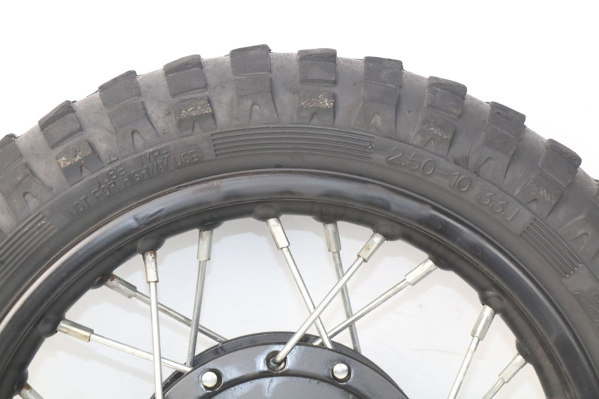 photo de LLANTA DELANTERA  LIFAN DIRTBIKE 50 - Primer plano técnico