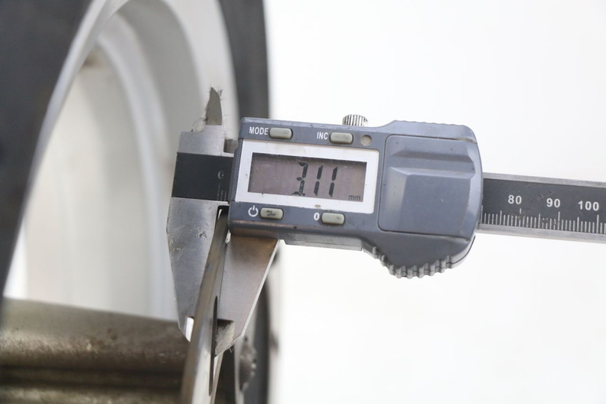 photo de LLANTA DELANTERA PEUGEOT E-VIVACITY 1 (2012 - 2018) - Zoom estado de uso