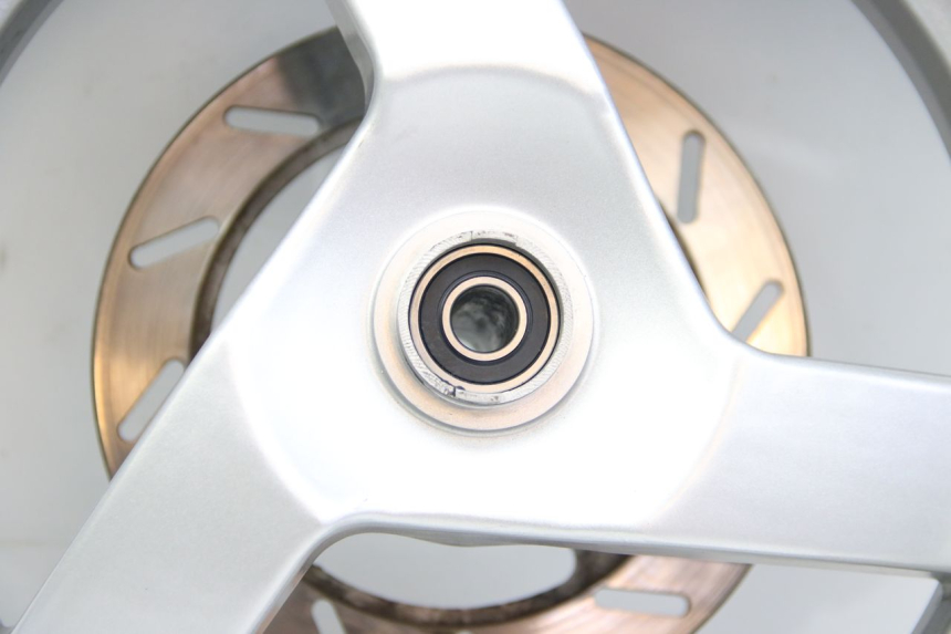 photo de LLANTA DELANTERA PEUGEOT E-VIVACITY 1 (2012 - 2018) - Detalles de los puntos de fijación