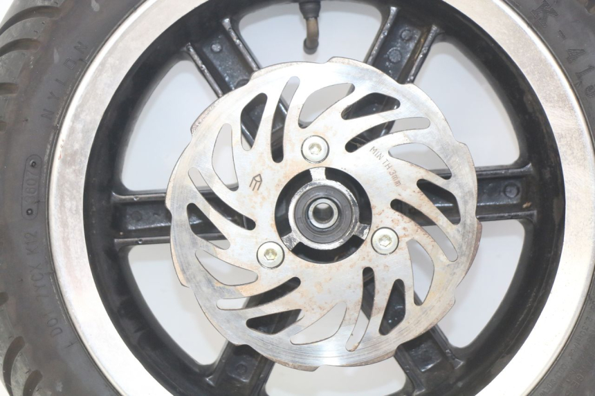 photo de LLANTA DELANTERA KEEWAY F-ACT FACT 50 (2006 - 2011) - Primer plano de alta resolución