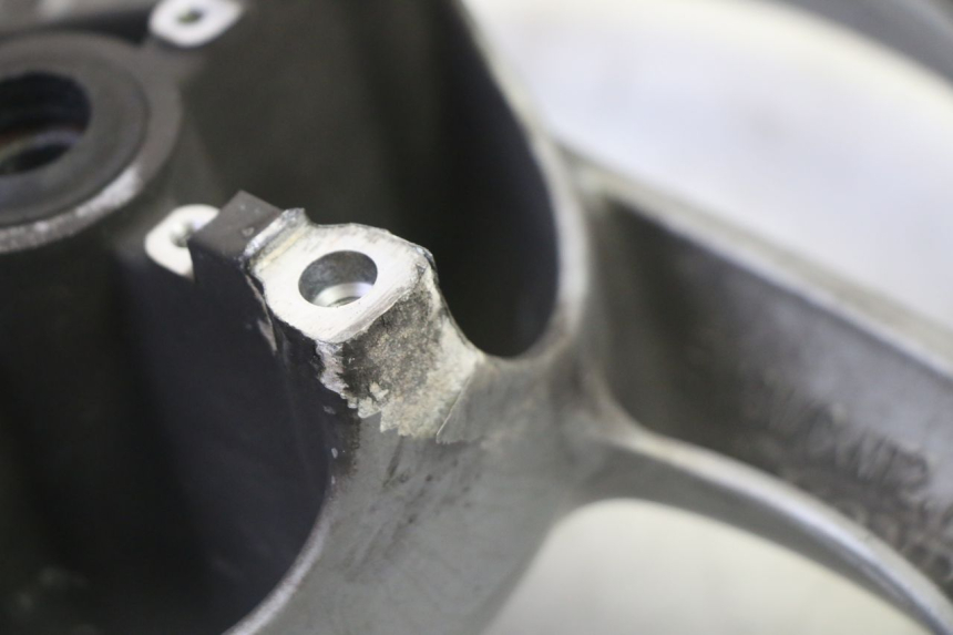 photo de LLANTA DELANTERA HONDA FES S-WING SWING ABS 125 (2007 - 2015) - Características distintivas