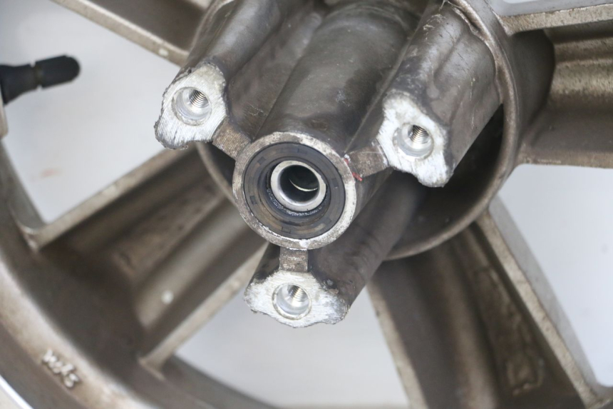 photo de LLANTA DELANTERA  SYM FIDDLE 3 III 50 (2014 - 2020) - Primer plano técnico