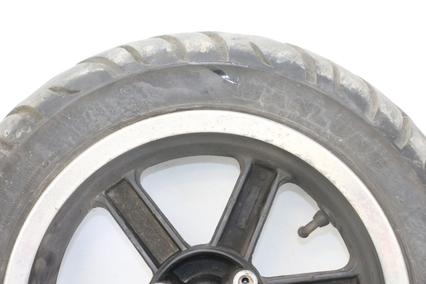 photo de LLANTA DELANTERA  GOES WIKI 125 (2010 - 2015) - Primer plano de alta resolución