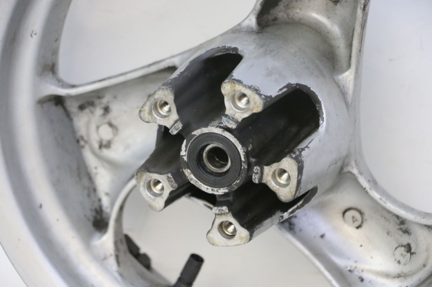 photo de LLANTA DELANTERA  KYMCO GRAND DINK 125 (2008 - 2014) - Primer plano técnico