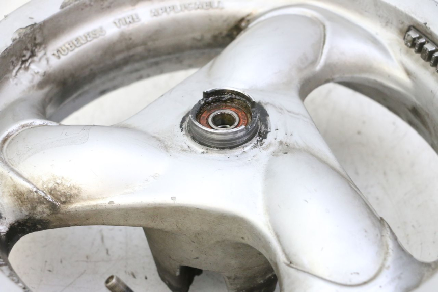 photo de LLANTA DELANTERA  KYMCO GRAND DINK 125 (2002 - 2007) - Primer plano de alta resolución