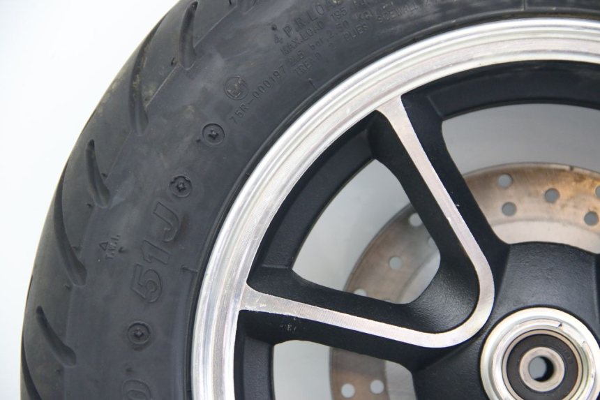 photo de LLANTA DELANTERA JM MOTORS GT LINE 4T 50 (2021 - 2023) - Primer plano de alta resolución