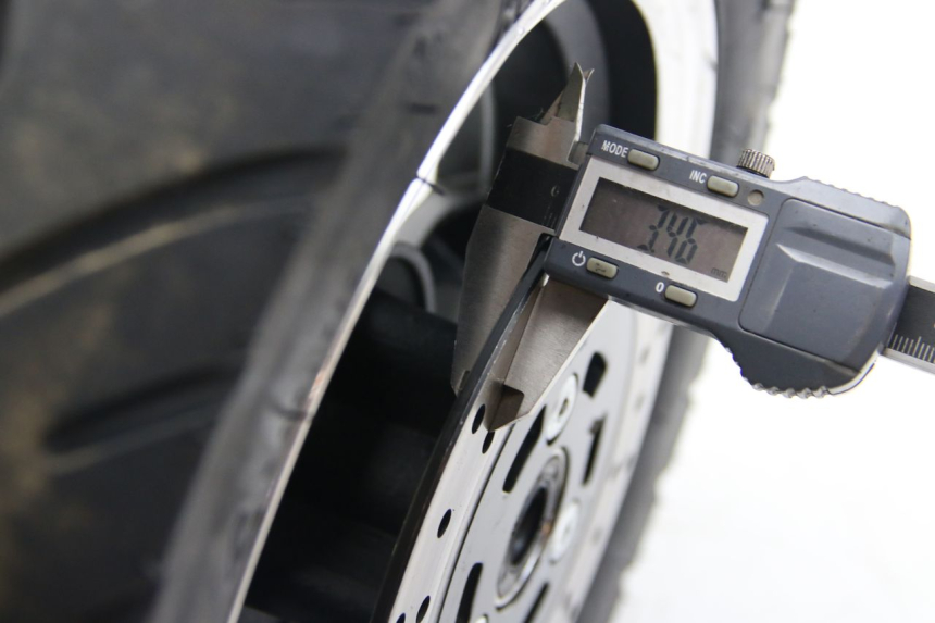 photo de LLANTA DELANTERA JM MOTORS GT LINE 4T 50 (2021 - 2023) - Otra perspectiva