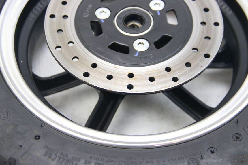 photo de LLANTA DELANTERA JM MOTORS GT LINE 4T 50 (2021 - 2023) - Primer plano técnico