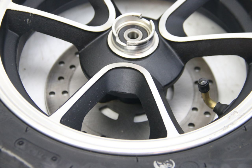 photo de LLANTA DELANTERA JM MOTORS GT LINE 4T 50 (2021 - 2023) - Detalles de los puntos de fijación