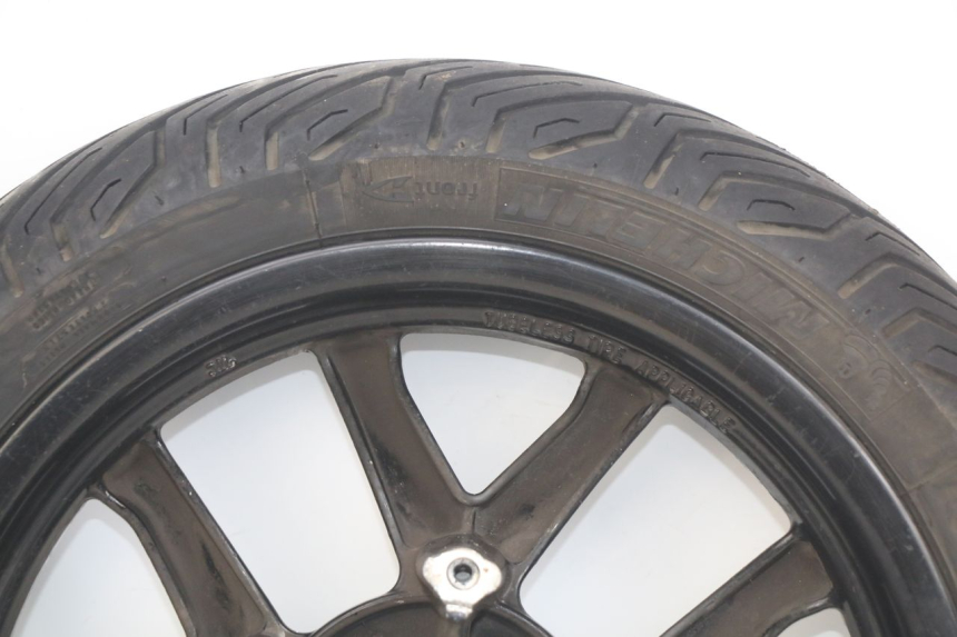 photo de RUEDA DELANTERA SYM GTS EFI 125 (2012 - 2016) - Primer plano de alta resolución