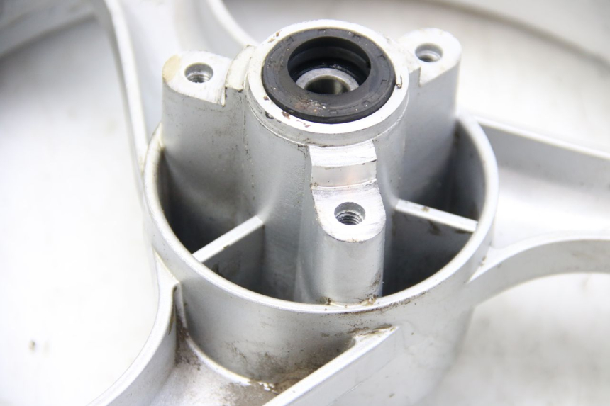 photo de LLANTA DELANTERA REVATTO IMPERATOR 125 (2007 - 2015) - Enfoque en la estructura