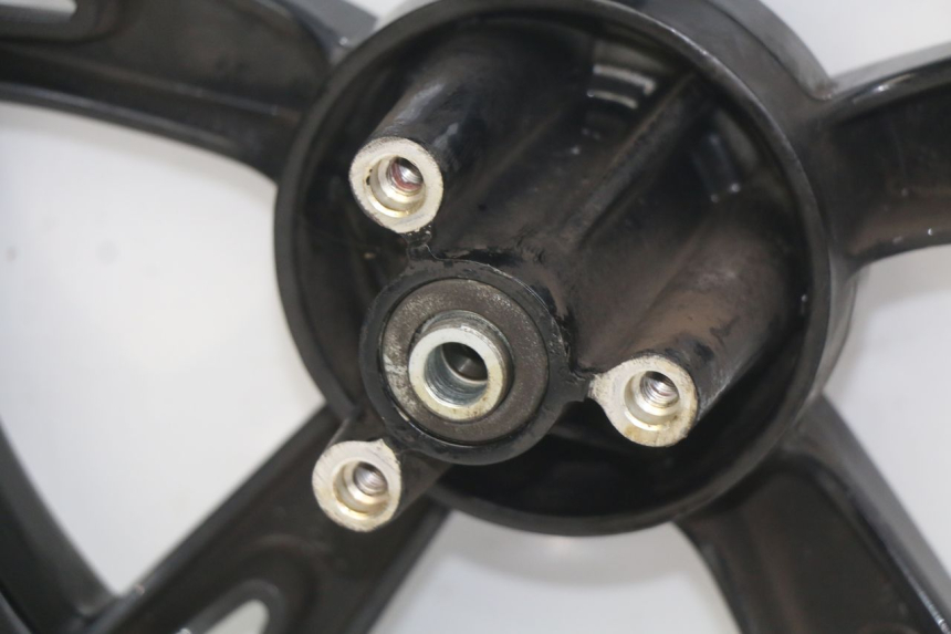 photo de LLANTA DELANTERA PEUGEOT KISBEE 2T 50 (2010 - 2017) - Primer plano técnico