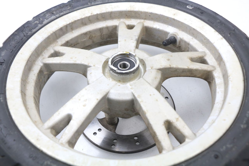 photo de LLANTA DELANTERA  PEUGEOT KISBEE 4T 50 (2010 - 2017) - Primer plano técnico