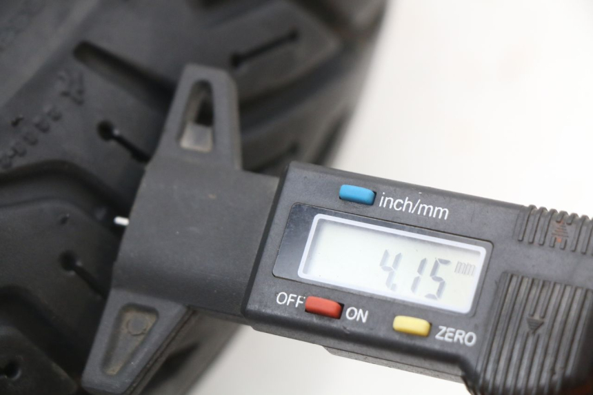 photo de LLANTA DELANTERA PEUGEOT KISBEE 4T 50 (2018 - 2022) - Zoom sobre los componentes