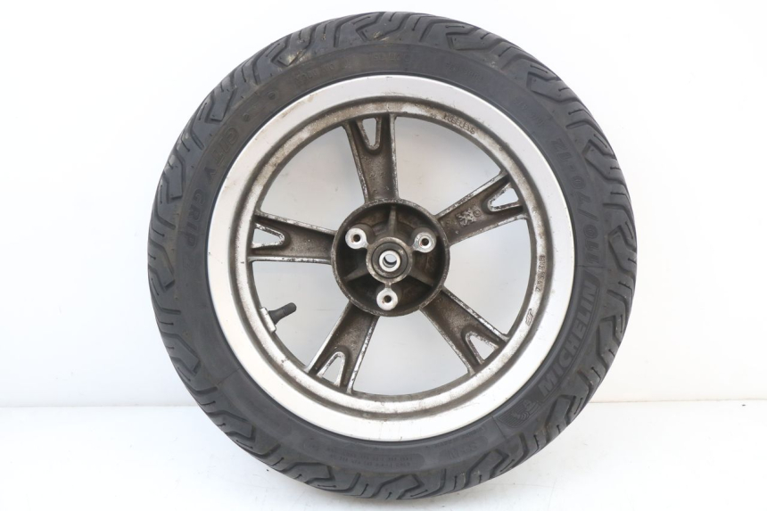 photo de LLANTA DELANTERA PEUGEOT KISBEE 4T 50 (2018 - 2022) - Primer plano técnico